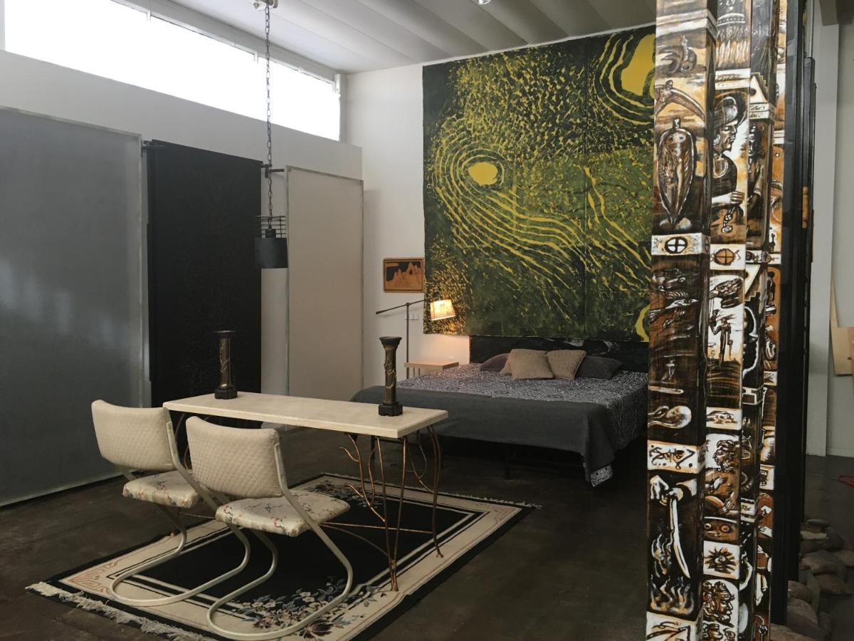 Space Castle: A 1950S Gas Station Transformed Into An Art Themed Wonderland Truth or Consequences Luaran gambar