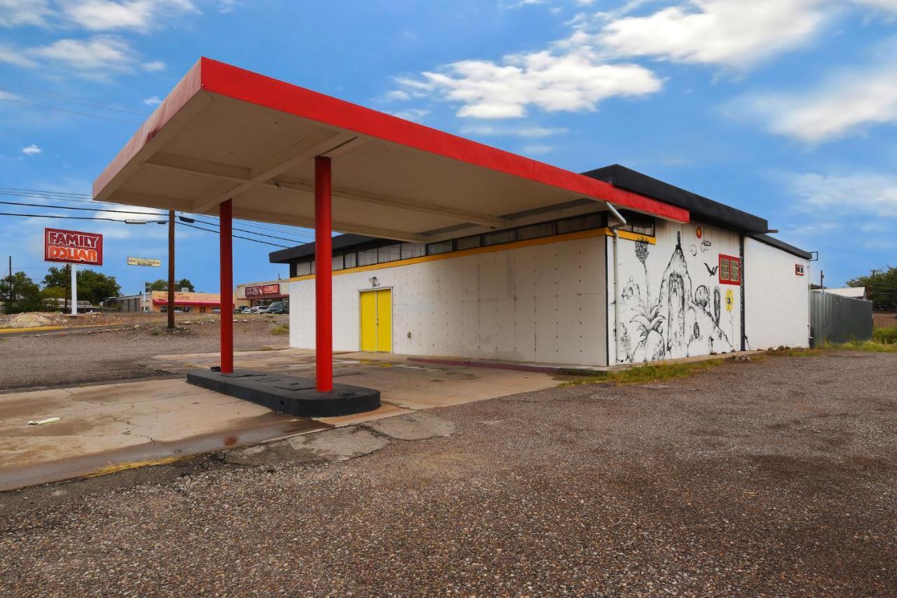 Space Castle: A 1950S Gas Station Transformed Into An Art Themed Wonderland Truth or Consequences Luaran gambar