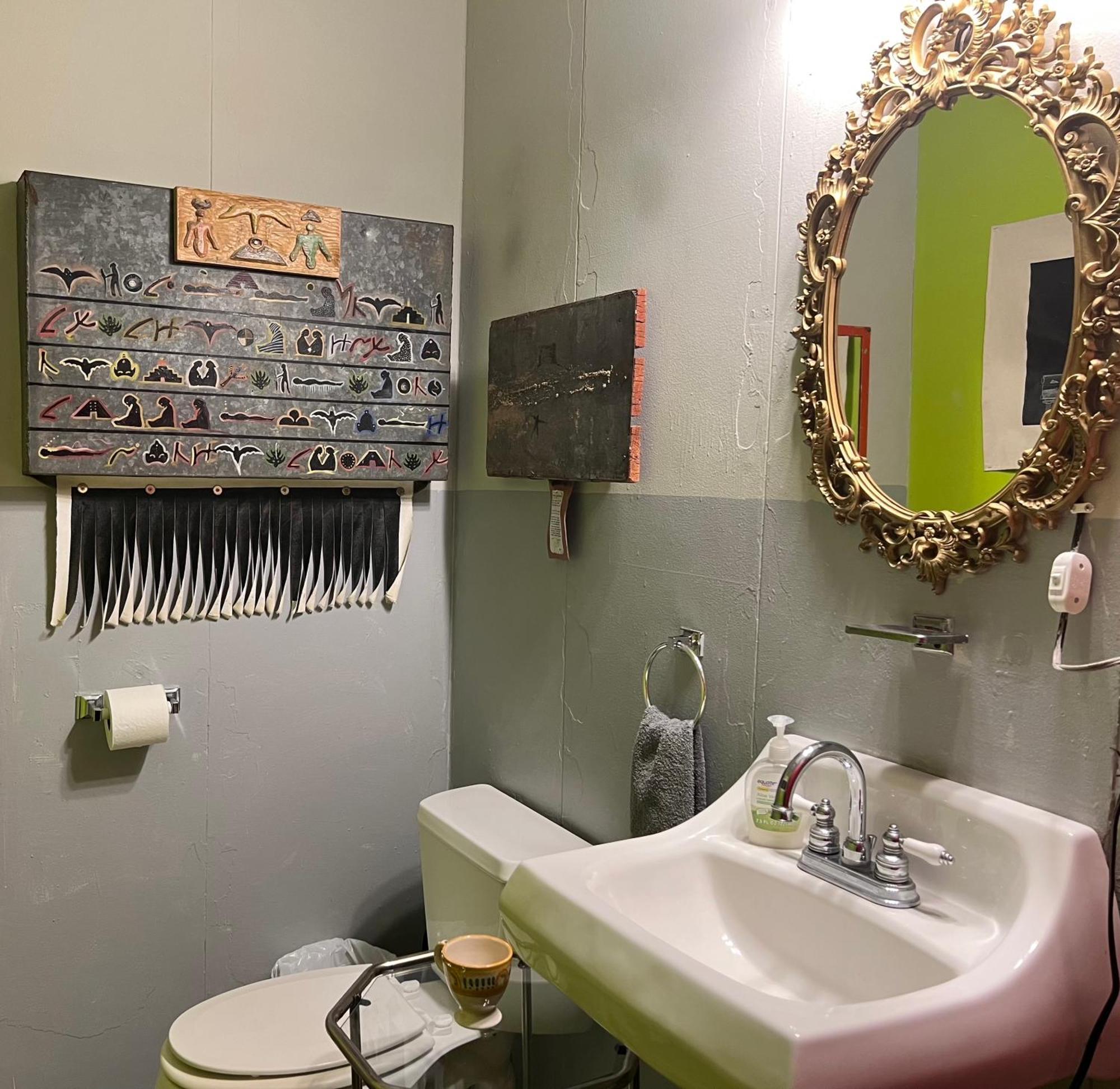 Space Castle: A 1950S Gas Station Transformed Into An Art Themed Wonderland Truth or Consequences Luaran gambar