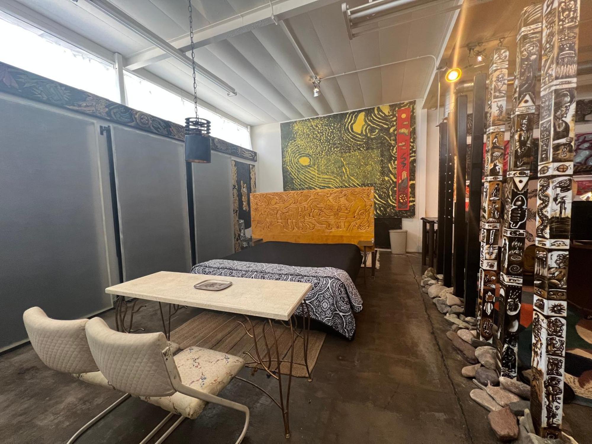 Space Castle: A 1950S Gas Station Transformed Into An Art Themed Wonderland Truth or Consequences Luaran gambar